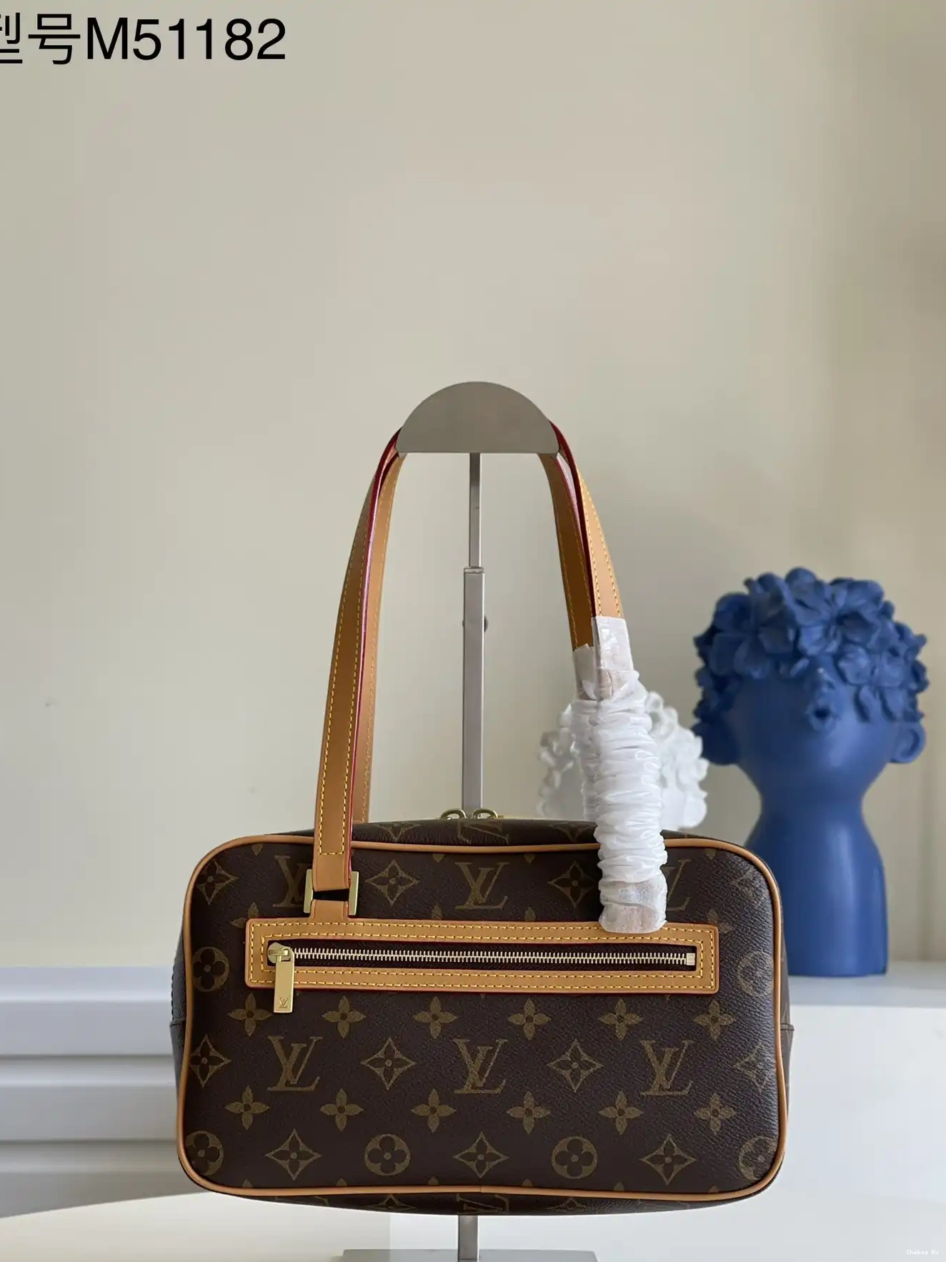 CITE LOUIS VUITTON 0531
